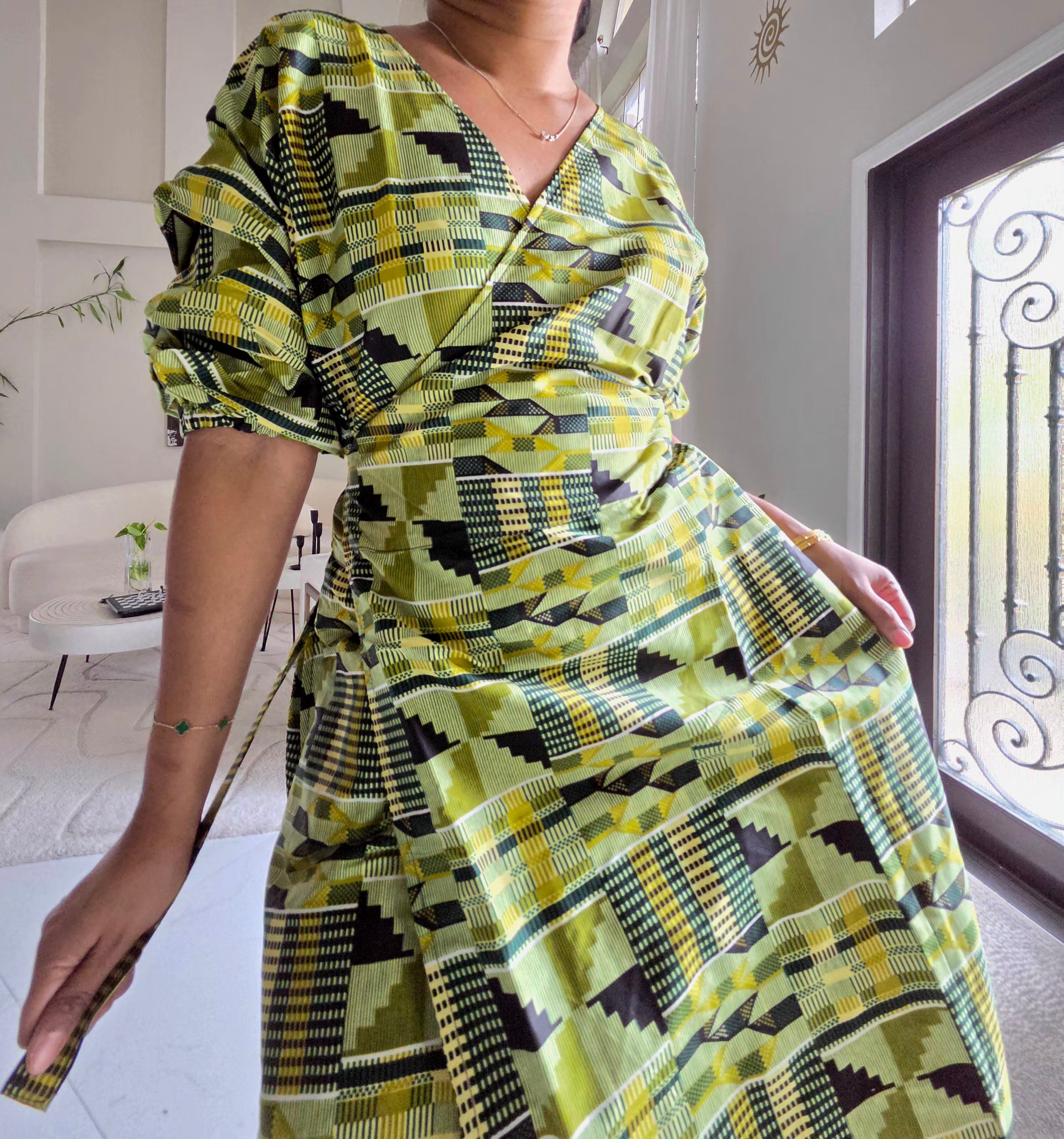 746 Wrap Dress With Puffed Sleeves Print 9A