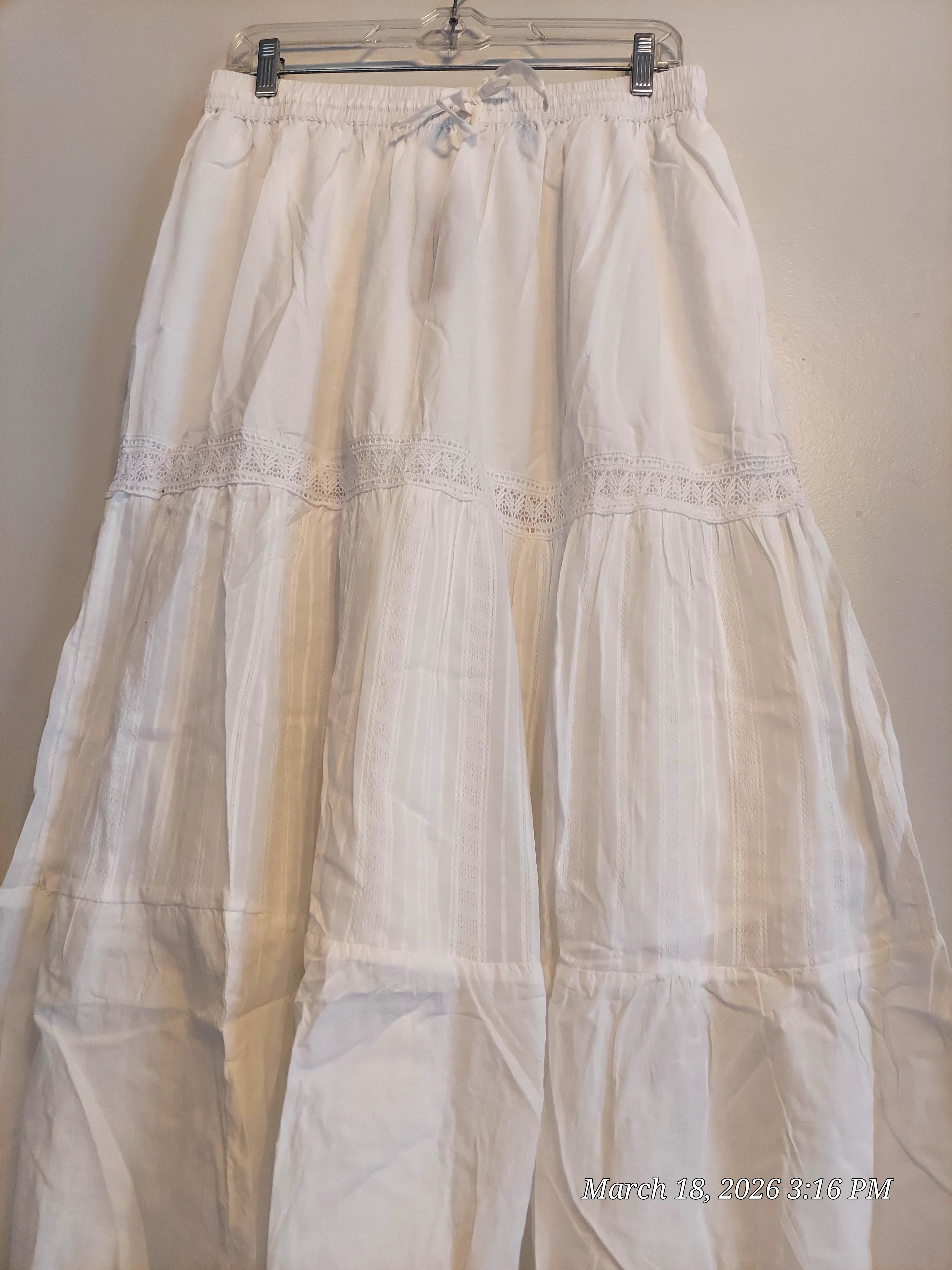 White Cotton Embroidery Skirt 002