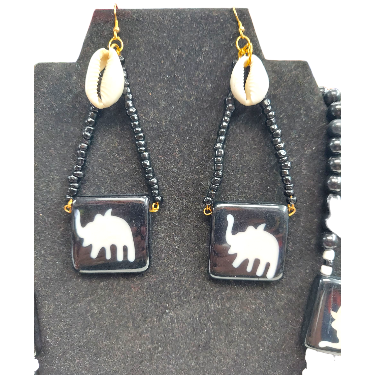 Necklace & Earnings Set - Elephant/Cowrie Shell